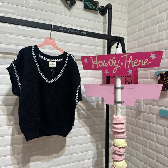 Knit Sleeveless Sweater Top with Contrast Stitching - K0887 - Umgee USA - Picture 1 of 3